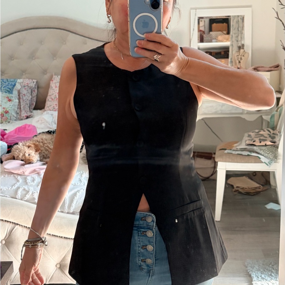 Black Sleeveless Top Vest
